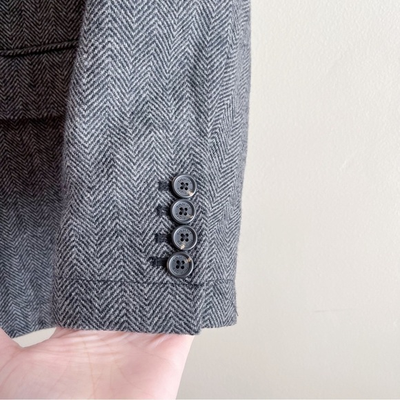 Tommy Hilfiger Slim Fit Wool Blend Herringbone Insulated Jacket in Grey, Large - Picture 7 of 10